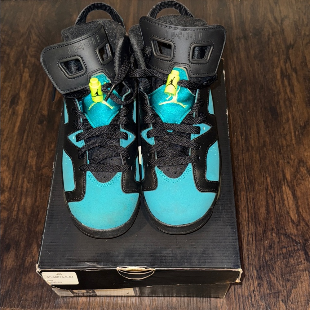 Jordan Kids Black and Teal Sneakers